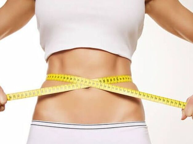 Taille der Taille mit einem Zentimeterband
